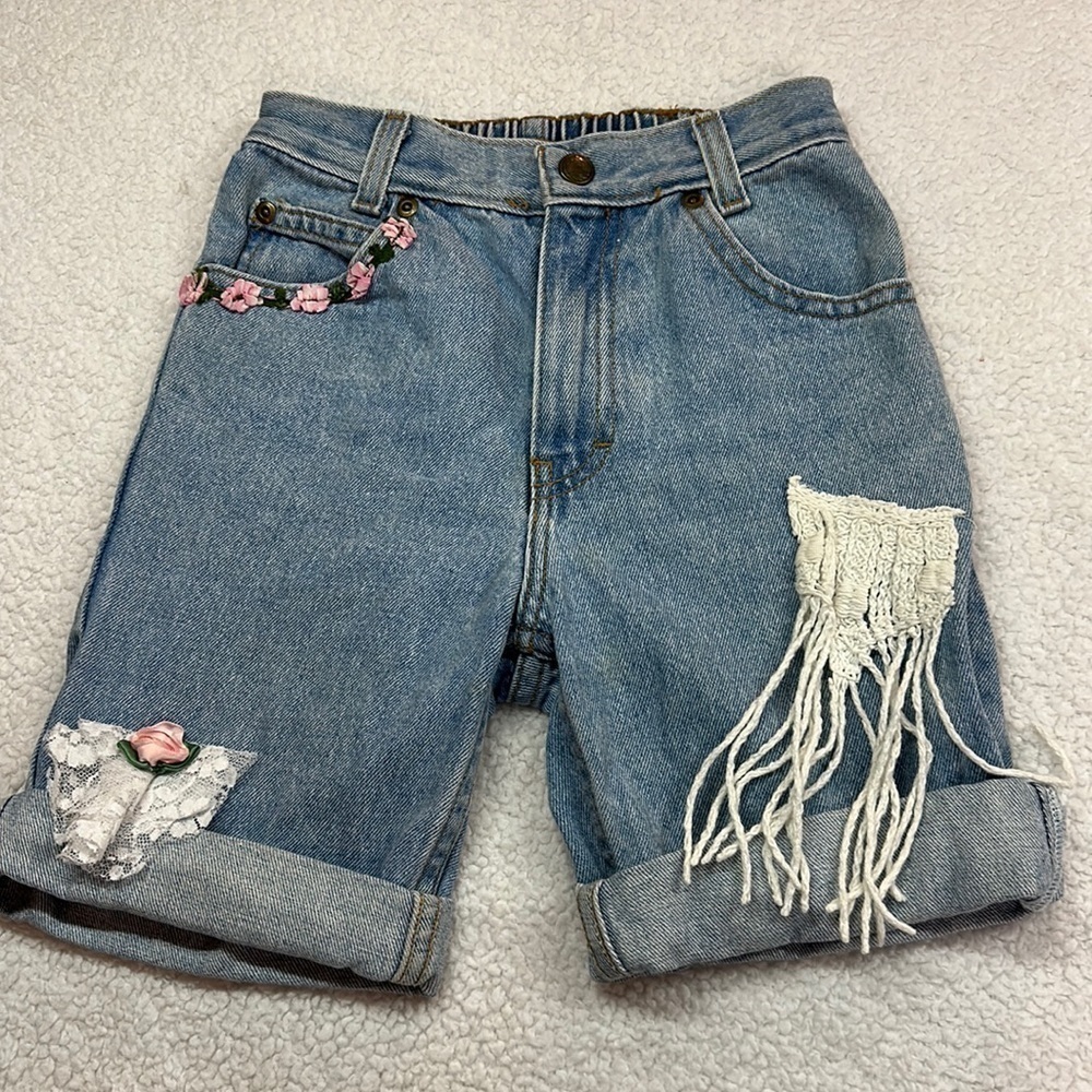 Tickle Me Floral Embellished Mixed Media Denim Shorts Rolled Hems Zipper/Snap 6X